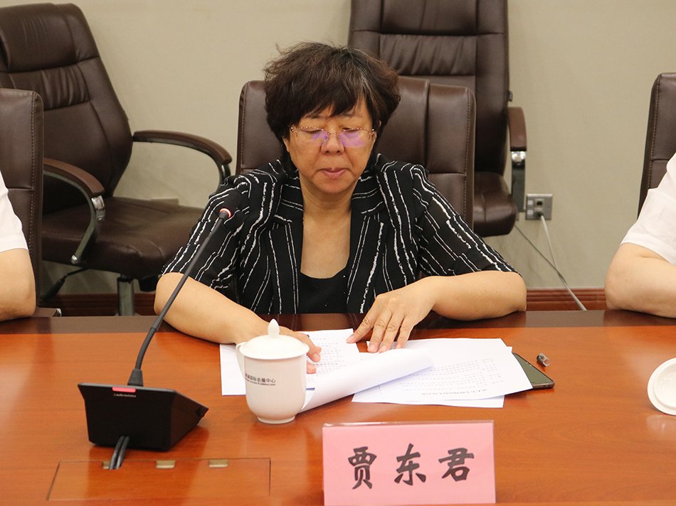贾东君.jpg