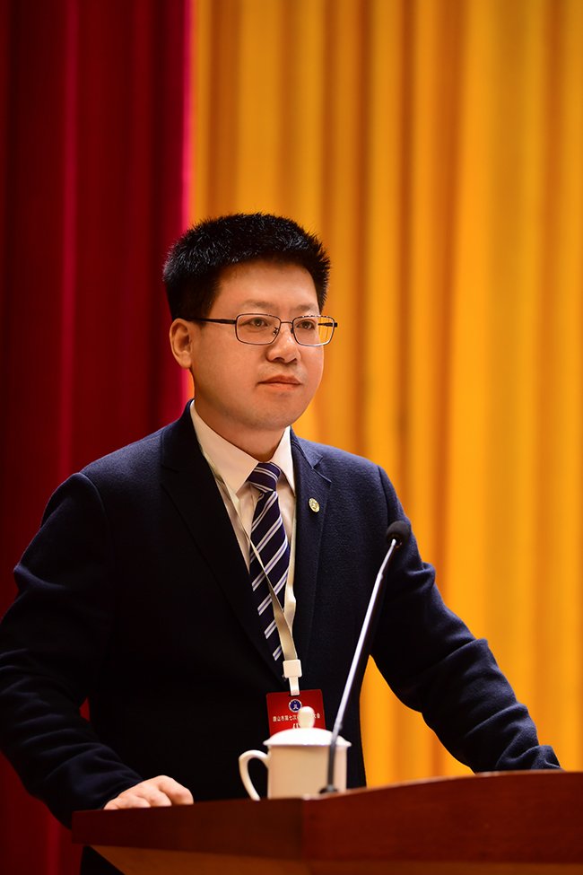 8郁会长作报告.jpg