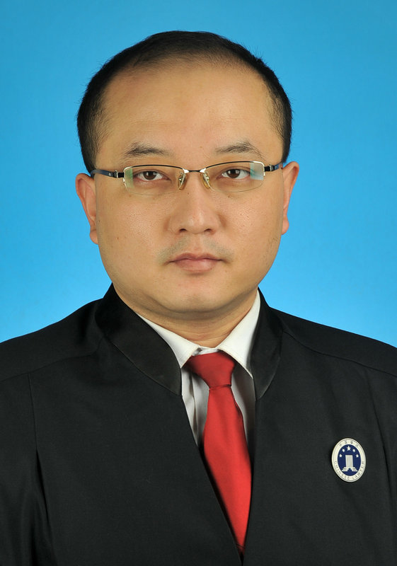 李伟